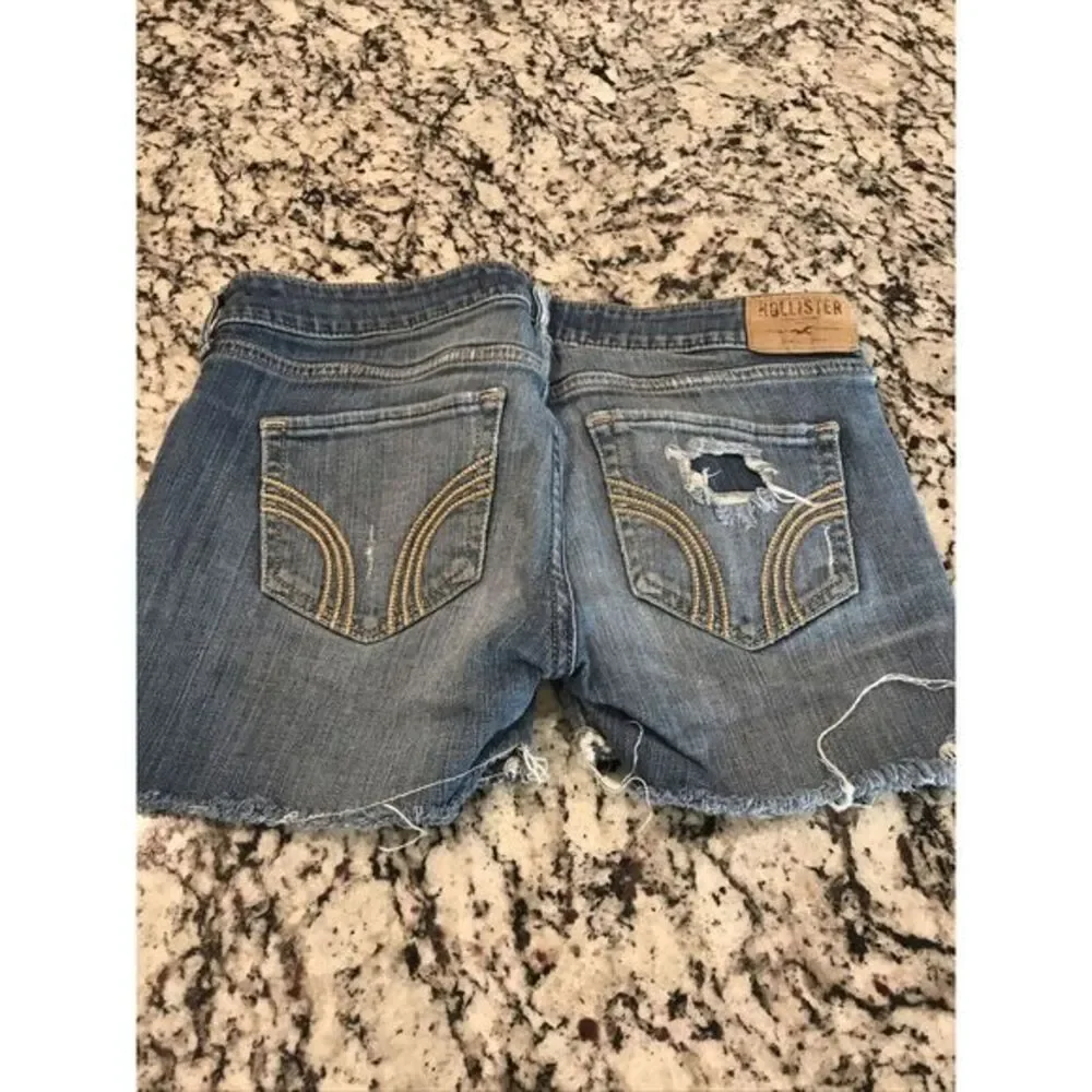 Hollister size 27